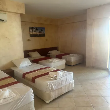 Bh-mi Holiday מלון